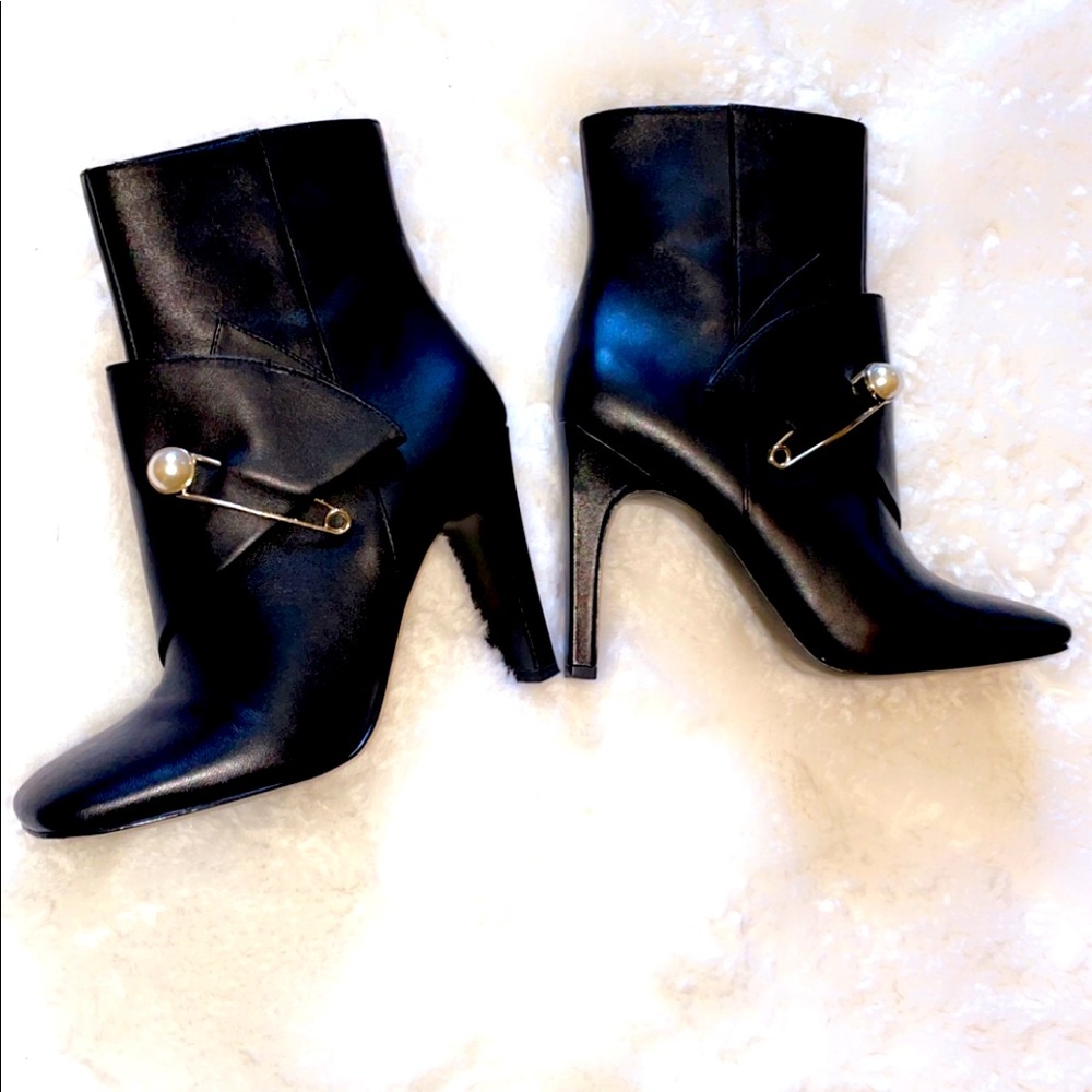 Nine West quitit black leather booties
